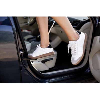 Footboard for B-pillar